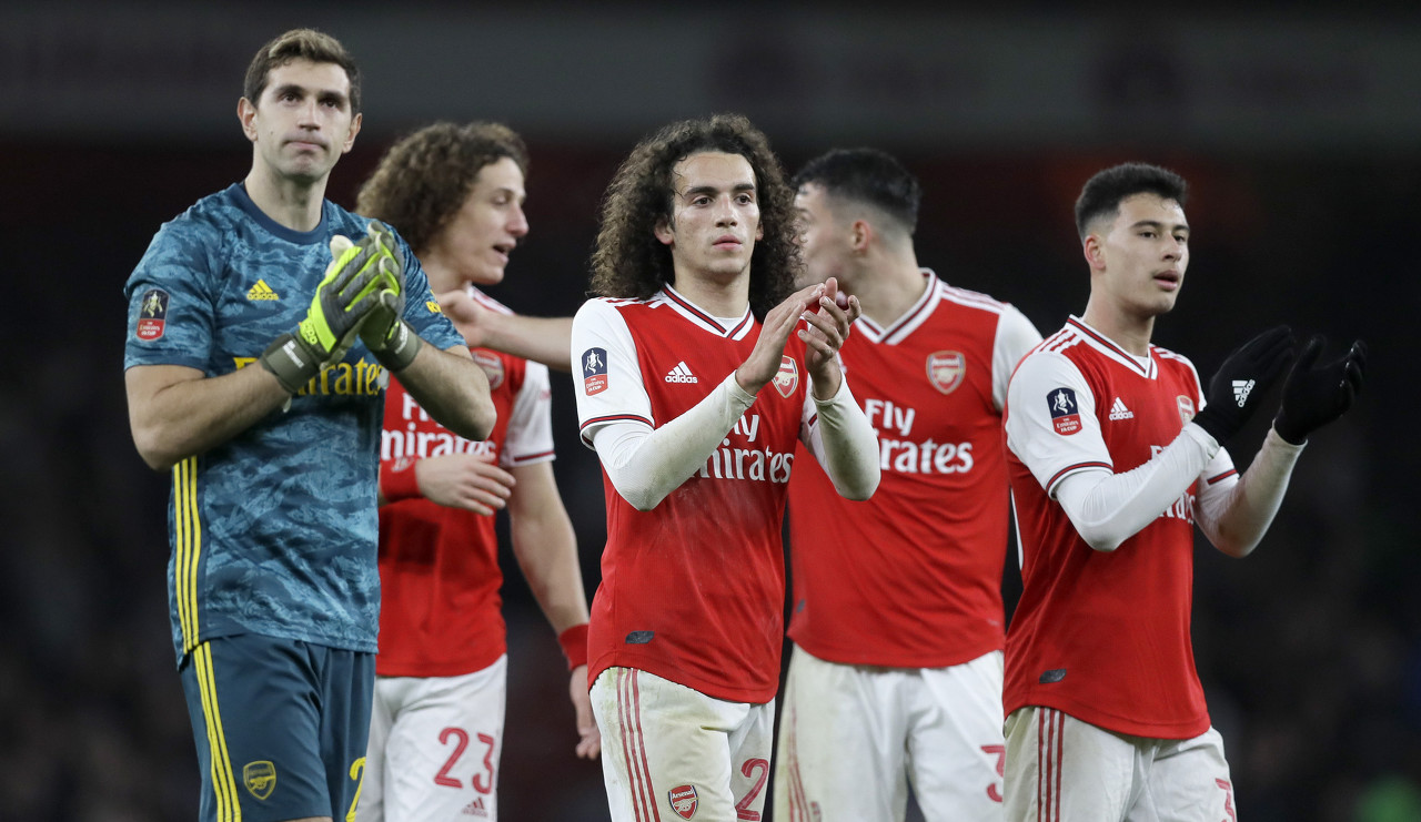 斯基拉：阿森纳正在关注铃木彩艳，有意在下个赛季引进他（斯基拉：阿森纳有意引进铃木彩艳，已将其列为下赛季目标）