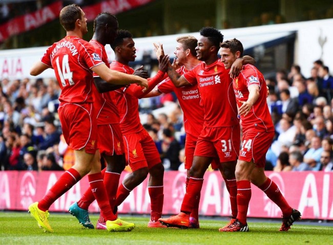 曼联、利物浦近五轮各1胜，英超积分榜曼联积22分，领先利物浦。（英超近五轮曼联与利物浦各仅一胜，曼联22分暂压利物浦）