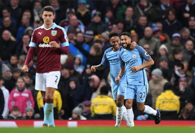 世体：埃里克-加西亚将戴面具随队出征，但弗里克不会让他首发（世体：埃里克-加西亚将戴面具随队启程，弗里克暂不安排其首发）