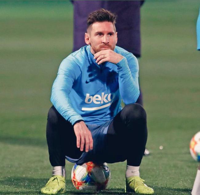 曼联对阵西汉姆联：阿莫林的换人争议与球队表现分析（曼联对西汉姆：阿莫林换人风波及球队表现解读）