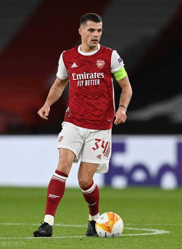 替补球员首秀即得分，成为焦点（替补登场首秀建功，瞬间抢镜）